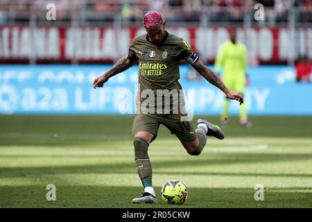 Mailand, Italien, 6. Mai 2023. Theo Hernandez (19 Mailand) beim Spiel der Serie A Tim zwischen AC Milan und SS Lazio im San Siro Stadium am 6. Mai 2023 in Mailand, Italien. Kredit: Stefano Nicoli/Speed Media/Alamy Live News Stockfoto
