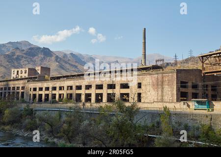 Die wunderschöne ehemalige Bergbaustadt Alaverdi, Armenien, erbaut am Debed Canyon Stockfoto