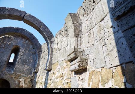 Die malerische Wanderung von Sanahin zu den Haghpat-Klöstern in Alaverdia, Armenien Stockfoto