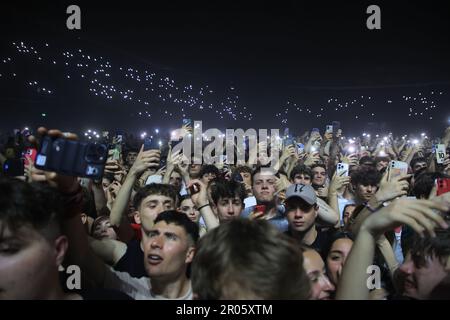 Casalecchio Di Reno, Italien. 06. Mai 2023. Italienische Rapper-Sänger Lazza-Fans in der UnipolArena Gutschrift: Independent Photo Agency/Alamy Live News Stockfoto