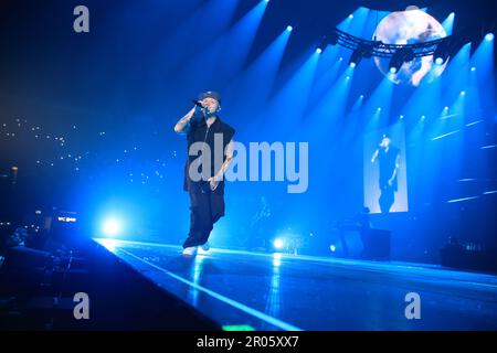 Casalecchio Di Reno, Italien. 06. Mai 2023. Italienischer Sänger Rapper Lazza tritt auf der Bühne der UnipolArena auf. Kredit: Independent Photo Agency/Alamy Live News Stockfoto