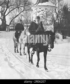 Leo Tolstoi und sein Begleiter Dr. D.P. Makovitsky. Foto von 1910. Stockfoto