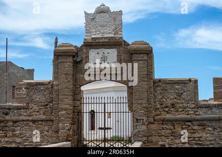 CADIZ, SPANIEN - 30. APRIL 2023: Schloss von Saint Sebastian (San Sebastian) in Cadiz, Spanien am 30. April 2023 Stockfoto