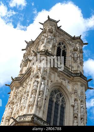 Nevers. Bohier-Turm der Kathedrale Saint Cyr und Sainte-Julitte. Abteilung Nievre. Bourgogne Franche Comte. Frankreich Stockfoto