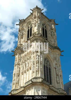 Nevers. Bohier-Turm der Kathedrale Saint Cyr und Sainte-Julitte. Abteilung Nievre. Bourgogne Franche Comte. Frankreich Stockfoto