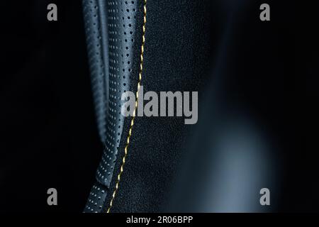 Stickerei auf dem Eimersitz des BMW M Performance Carbon im M8 Competition Coupé Stockfoto