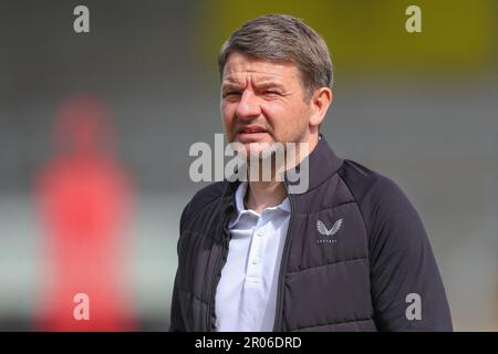 Mark Jackson Manager von Milton Keynes Dons kommt vor dem Sky Bet League 1 Spiel Burton Albion vs MK Dons im Pirelli Stadium, Burton Upon Trent, Großbritannien, 7. Mai 2023 (Foto von Gareth Evans/News Images) Stockfoto