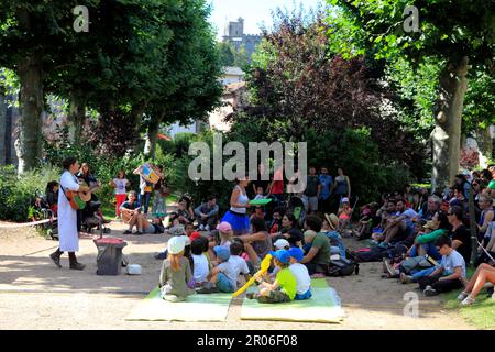 Straßentheater-Festival. In einem Quadrat zeigen. Aurillac, Cantal, Frankreich Stockfoto