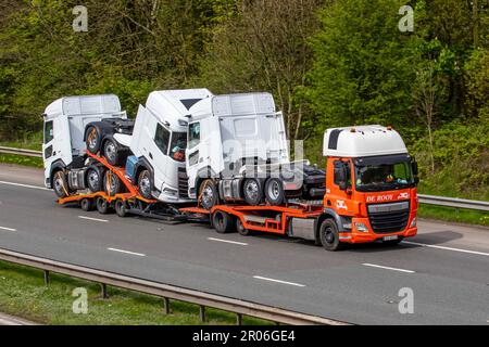 De Rooy Leyland Transport-Lieferwagen, LKW, Transport, LKW, Frachtführer, neues DAF-Fahrzeug, europäischer kommerzieller Transport, Industrie, M61 in Manchester, Großbritannien Stockfoto