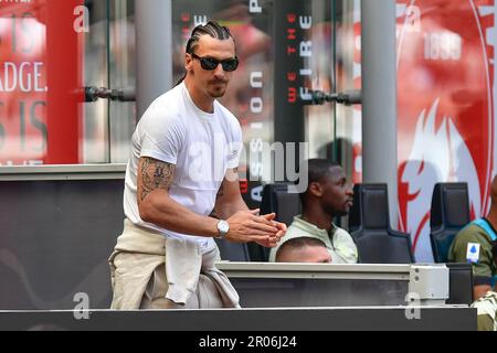 Mailand, Italien. 06. Mai 2023. Zlatan Ibrahimovic von AC Mailand sieht sich das Spiel der Serie A zwischen AC Mailand und Lazio in San Siro in Mailand an. (Foto: Gonzales Photo/Alamy Live News Stockfoto