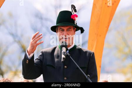 Gmund, Deutschland. 07. Mai 2023. Markus Söder (CSU), der bayerische Ministerpräsident, spricht am Tag der Schirmherrschaft der bayerischen Bergschieber nach einem feierlichen Gottesdienst am Tegernsee. Kredit: Uwe Lein/dpa/Alamy Live News Stockfoto