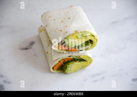 Avocado, Avocado Zutat, Wrap, Avocado gesunde Ernährung, Keto Diät Mahlzeit Stockfoto