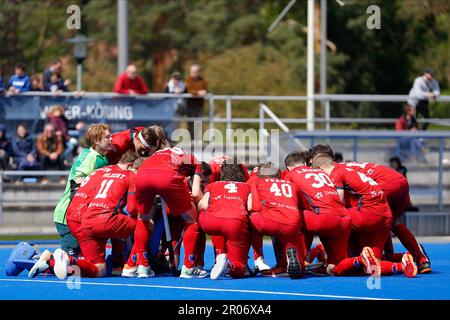 Berlin, Deutschland. 07. Mai 2023. Berliner HC wärmt sich am 7. Mai 2023 in der Berliner HC Sportanlage in Berlin auf. Während des Spiels zwischen Berliner HC und Mannheimer HC, Hockey-Bundesliga. ( Kredit: Iñaki Esnaola/Alamy Live News Stockfoto