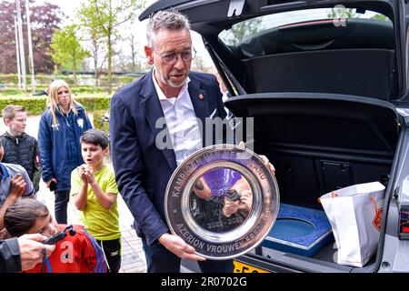 Zwolle, Niederlande. 07. Mai 2023. ZWOLLE, NIEDERLANDE - MAI 7: Die Kampioensschaal-Trophäe der niederländischen Azerion Eredivisie während des niederländischen Azerion Eredivisie Vrouwen-Spiels zwischen PEC Zwolle und Ajax im MAC3PARK. Stadion am 7. Mai 2023 in Zwolle, Niederlande (Foto von Jan Mulder/Orange Pictures) Credit: Orange Pics BV/Alamy Live News Stockfoto