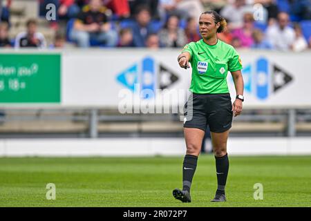 Zwolle, Niederlande. 07. Mai 2023. ZWOLLE, NIEDERLANDE - MAI 7: Schiedsrichterin Marisca Overtoom während des niederländischen Azerion Eredivisie Vrouwen-Spiels zwischen PEC Zwolle und Ajax im MAC3PARK. Stadion am 7. Mai 2023 in Zwolle, Niederlande (Foto von Jan Mulder/Orange Pictures) Kredit: Orange Pics BV/Alamy Live News Stockfoto