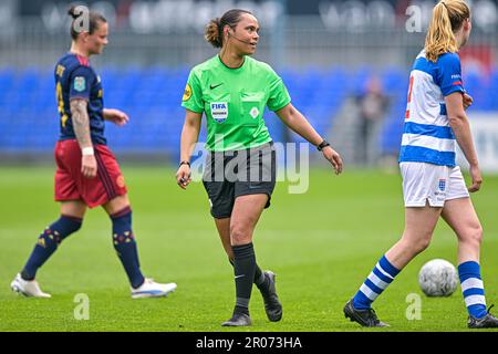 Zwolle, Niederlande. 07. Mai 2023. ZWOLLE, NIEDERLANDE - MAI 7: Schiedsrichterin Marisca Overtoom während des niederländischen Azerion Eredivisie Vrouwen-Spiels zwischen PEC Zwolle und Ajax im MAC3PARK. Stadion am 7. Mai 2023 in Zwolle, Niederlande (Foto von Jan Mulder/Orange Pictures) Kredit: Orange Pics BV/Alamy Live News Stockfoto