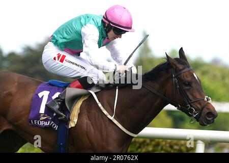 Zarinsk, geritten von Jockey Colin Keane, gewinnt die Cornelscourt Stakes während des Derby Trial Day auf der Leopardstown Racecourse in Dublin, Irland. Foto: Sonntag, 7. Mai 2023. Stockfoto