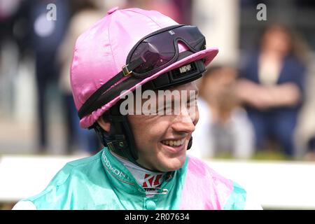 Jockey Colin Keane, nachdem er während des Derby Trial Day auf der Leopardstown Racecourse in Dublin, Irland, mit dem Pferd Zarinsk die Einsätze von Cornelscourt gewann. Foto: Sonntag, 7. Mai 2023. Stockfoto