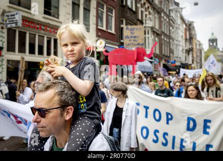 AMSTERDAM – Kampagne der Fürsprecher des niederländischen Forschungsaufstandes für das Klima. Klimaaktivisten, die in der Wissenschaft arbeiten, sagen, dass die Welt auf eine Klimakatastrophe zusteuert. ANP KOEN VAN WEEL niederlande raus - belgien raus Stockfoto