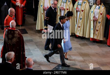 Der britische Premierminister Rishi Sunak und Akshata Murty kommen in Westminster Abbey in London an. Foto: Samstag, 6. Mai 2023. Stockfoto