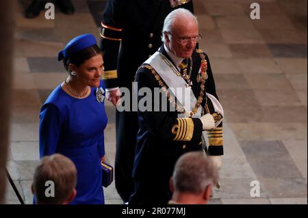 Schwedischer König Carl Gustaf XVI. Und Kronprinzessin Victoria auf der Krönung von König Karl III. Und Königin Camilla in Westminster Abbey, London. Foto: Samstag, 6. Mai 2023. Stockfoto