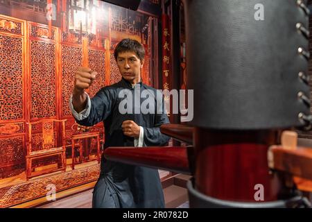 Shah Alam, Malaysia - April 17,2023 : Donnie Yens Wachsfigur auf dem Roten Teppich 2 in I-City Shah Alam. Stockfoto