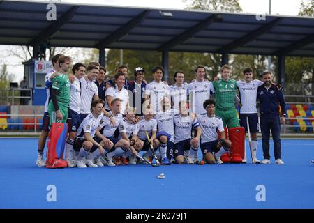 Berlin, Deutschland. 07. Mai 2023. Mannheim HC Team nach ihrem Sieg am 7. Mai 2023 bei der Berliner HC Sportanlage in Berlin. Während des Spiels zwischen Berliner HC und Mannheimer HC, Hockey-Bundesliga. ( Kredit: Iñaki Esnaola/Alamy Live News Stockfoto