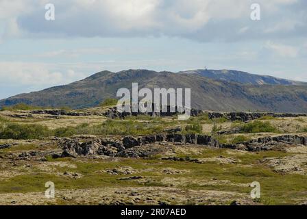 Thingvellir, Island. 02. Aug. 2022. Der Nationalpark Thingvellir befindet sich im Südwesten Islands. Eine beliebte Touristenattraktion, wo sich die eurasischen und nordamerikanischen Platten treffen. Kredit: Finn Huwald/dpa/Alamy Live News Stockfoto