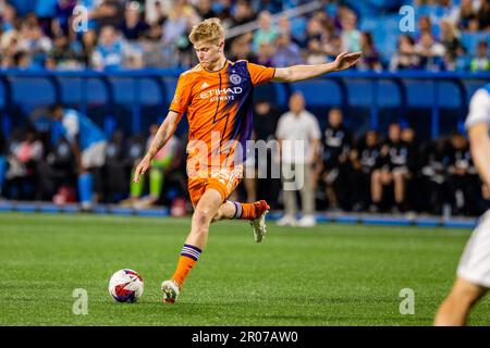 Charlotte, NC, USA. 6. Mai 2023. Der New York City Mittelfeldspieler Keaton Parks (55) schießt im Major League-Fußballspiel im Bank of America Stadium in Charlotte, NC, gegen den Charlotte FC. (Scott KinserCal Sport Media). Kredit: csm/Alamy Live News Stockfoto