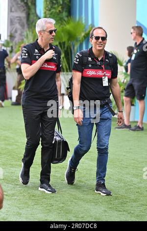 Miami, USA. 06. Mai 2023. MIAMI, Florida, USA 06. Mai 2023; (L) Alessandro Alunni Bravi (ITA), Teamleiter des Alfa Romeo Racing F1 Teams. FIA Grand Prix of MIAMI Formula 1 in the Miami Gardens around the Dolphins American Football Stadium, F1 in den USA, gebührenpflichtiges Bild - Foto: © Paolo PEDICELLI/ATP Images (PEDICELLI Paolo)/ATP Credit: SPP Sport Press Photo (SPP Sport Presse Foto). Alamy Live News Stockfoto