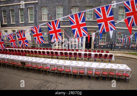 London, Großbritannien. 7. Mai 2023. Prime Minster, Rishi Sunak, veranstaltet in der Downing Street ein Mittagessen zur großen Krönung, um die Krönung von König Karl III. Zu feiern Das Mittagessen wurde von ukrainischen Familien, Siegern von Points of Light und Community-Helden sowie der amerikanischen First Lady Jill Biden besucht. Kredit: Karl Black/Alamy Live News Stockfoto