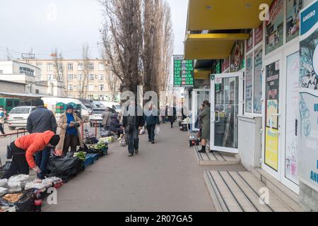 Chisinau, Moldau - 8. März 2023: Straßenmarkt in Chisinau. Stockfoto