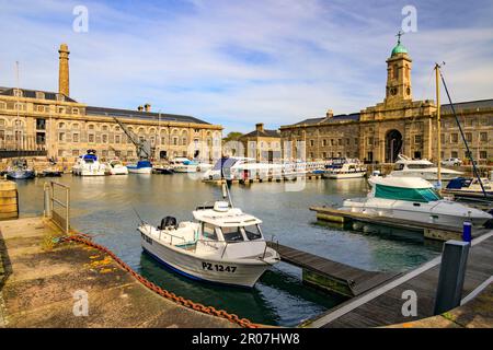 Das Melville Building am Royal William Yard, ein ehemaliger Vorratslager der Royal Navy, ist heute ein Touristenziel, Plymouth, Devon, England, Großbritannien Stockfoto