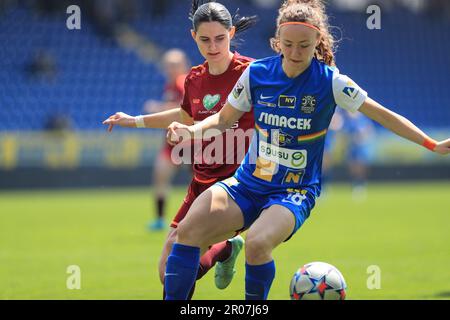 Melanie Brunnthaler (18 SKN St Polten) schützt den Ball während des Spiels der Planet Pure Frauen Bundesliga SKN St Polten gegen SPG Union Kleinmunchen/Blau Weiss Linz in NV Arena St Polten (Tom Seiss/SPP). Kredit: SPP Sport Press Photo. Alamy Live News Stockfoto