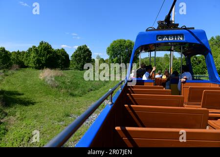 Vereinigte Staaten Maryland Colesville Montgomery County National Capital Trolley Museum - Straßenbahnpassagiere in einer Bootsbahn Stockfoto