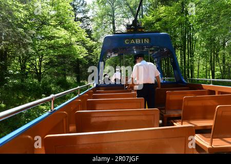 Vereinigte Staaten Maryland Colesville Montgomery County National Capital Trolley Museum - Straßenbahnpassagiere in einer Bootsbahn Stockfoto