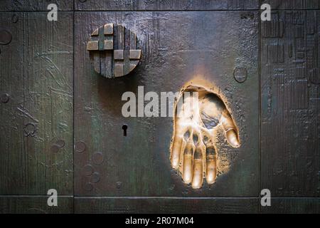 Barcelona, Spanien - Detail der Saint Georges-Tür, Viceroys-Palast Stockfoto