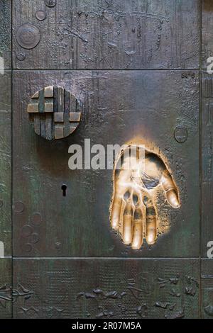 Barcelona, Spanien - Detail der Saint Georges-Tür, Viceroys-Palast Stockfoto