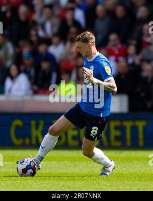 Barnsley, Großbritannien. 07. Mai 2023. Jack Taylor von Peterborough United kontrolliert den Ball während des Sky Bet League 1-Spiels Barnsley gegen Peterborough in Oakwell, Barnsley, Großbritannien, 7. Mai 2023 (Foto von Nick Browning/News Images) in Barnsley, Großbritannien, am 5./7. Mai 2023. (Foto von Nick Browning/News Images/Sipa USA) Guthaben: SIPA USA/Alamy Live News Stockfoto