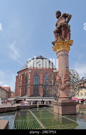 Herkulesbrunnen und Kirche des Heiligen Geistes auf dem Marktplatz in Heidelberg, Bergstraße, Baden-Württemberg Stockfoto