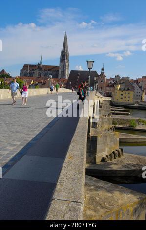 Regensburg, Steinbrücke über die Donau, St. Peter's Cathedral, Ratisbon, Oberpfalz, Bayern, Deutschland Stockfoto