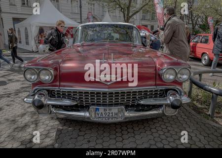 Berlin, Deutschland. 07. Mai 2023. Classic Days Berlin am 7. Mai 2023 präsentiert eine Reihe von Oldtimern aus verschiedenen Epochen, jedes mit einzigartigem Charme. Von Jaguar bis Mercedes – bei dieser Veranstaltung können Besucher die Schönheit und die Handwerkskunst dieser Fahrzeuge bewundern. (Foto: Michael Kuenne/PRESSCOV/Sipa USA) Guthaben: SIPA USA/Alamy Live News Stockfoto