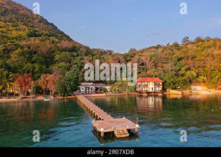 Luftblick, El Rio Y Mar Resort, Bungalow Resort, Hotel, Anlegestelle, Tauchzentrum mit Pool, Bungalow, Busuanga Island, Calamian Islands, Palawan Stockfoto