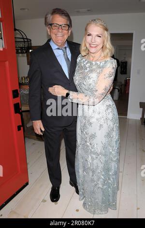 6. Mai 2023, Ojai, Kalifornien, USA: OJAI, KALIFORNIEN - 6. MAI 2023: Anson Williams, Sharon MaHarry wenige Augenblicke vor ihrer Hochzeit in einer privaten Residenz. (Kreditbild: © Nina Prommer/ZUMA Press Wire) NUR REDAKTIONELLE VERWENDUNG! Nicht für den kommerziellen GEBRAUCH! Stockfoto