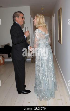 6. Mai 2023, Ojai, Kalifornien, USA: OJAI, KALIFORNIEN - 6. MAI 2023: Anson Williams, Sharon MaHarry wenige Augenblicke vor ihrer Hochzeit in einer privaten Residenz. (Kreditbild: © Nina Prommer/ZUMA Press Wire) NUR REDAKTIONELLE VERWENDUNG! Nicht für den kommerziellen GEBRAUCH! Stockfoto