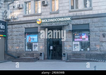 Chisinau, Moldau - 10. März 2023: Moldindconbank im Stadtzentrum von Chisinau. Stockfoto