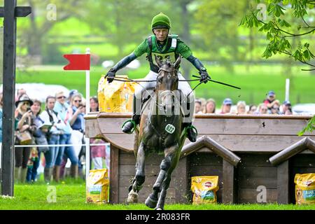 Aistis Vitkauskas reitet am 7. Mai 2023 als Commander VG im Cross Country bei Badminton Horse Trials in Badminton, Gloucester, Großbritannien. Foto von Phil Hutchinson. Nur redaktionelle Verwendung, Lizenz für kommerzielle Verwendung erforderlich. Keine Verwendung bei Wetten, Spielen oder Veröffentlichungen von Clubs/Ligen/Spielern. Kredit: UK Sports Pics Ltd/Alamy Live News Stockfoto