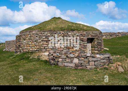 Roundhouse im Old Scatness Iron Age Dorf im Süden des Shetland Mainland. Stockfoto