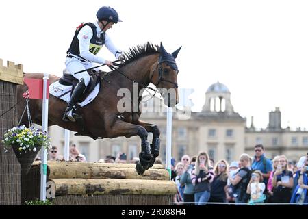 Badminton Estate, Gloucestershire, Großbritannien. 7. Mai 2023. 2023 Badminton Horse Trials Day 4; Tom McEwen aus Großbritannien reitet Toledo De Kerser während des Cross Country Tests Credit: Action Plus Sports/Alamy Live News Stockfoto