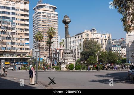 Damaskus, Syrien - Mai 2023: Öffentlicher Platz (Al-Marjeh-Platz), Straßenszene im Stadtzentrum von Damaskus Stockfoto